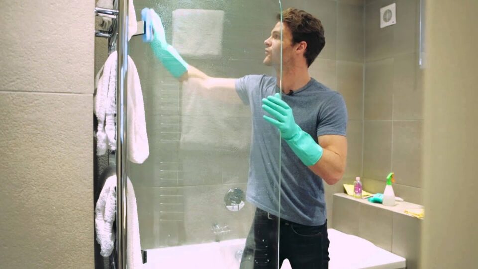 clean-a-shower-screen